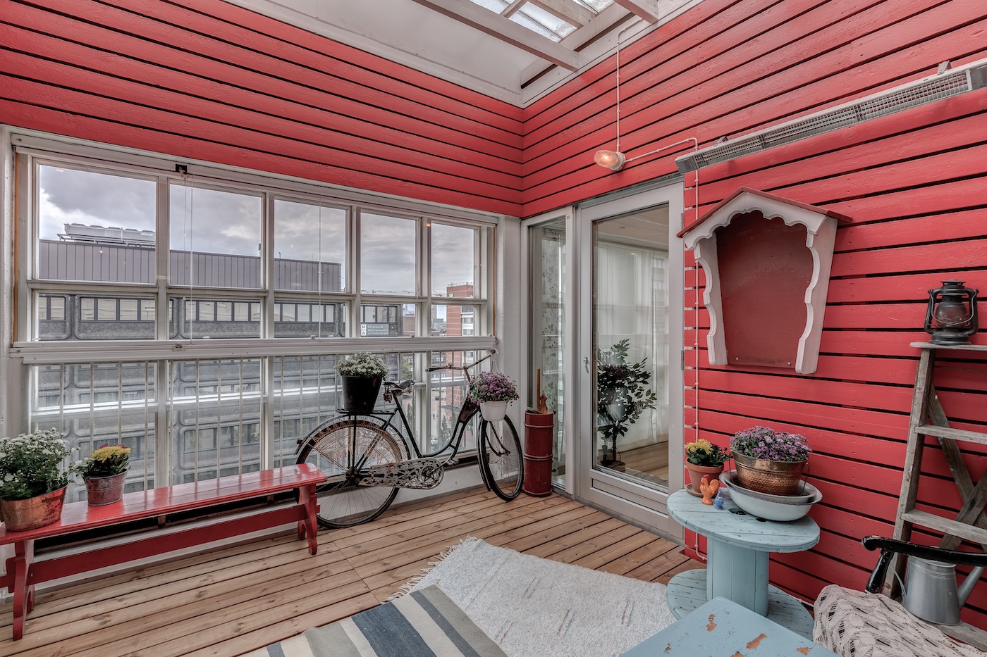 Sauna Pasila - saunatila ja terassi Pasilassa